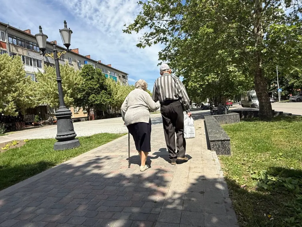 Как значительные сбережения на банковском счете могут привести к утрате социальных доплат для пенсионеров