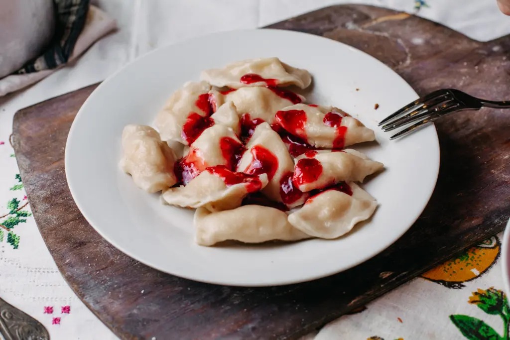 Вкусные вареники с вишней: секрет шелкового теста и крахмала в нашем рецепте