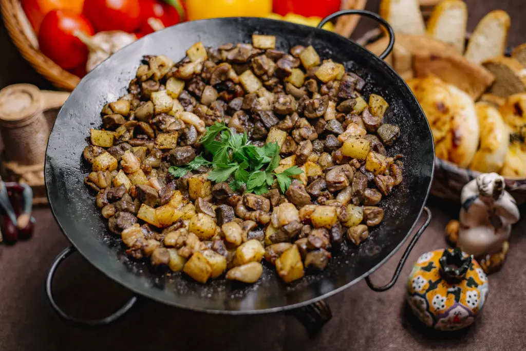 Сковородник с капустой, картошкой и мясом — рецепт, который неизменно вызывает восторг