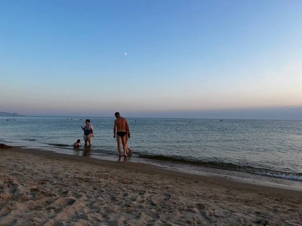 Не летю в Турцию: нашла безвизовый курорт в России с морем +28°C, свободными пляжами и дешевым отдыхом