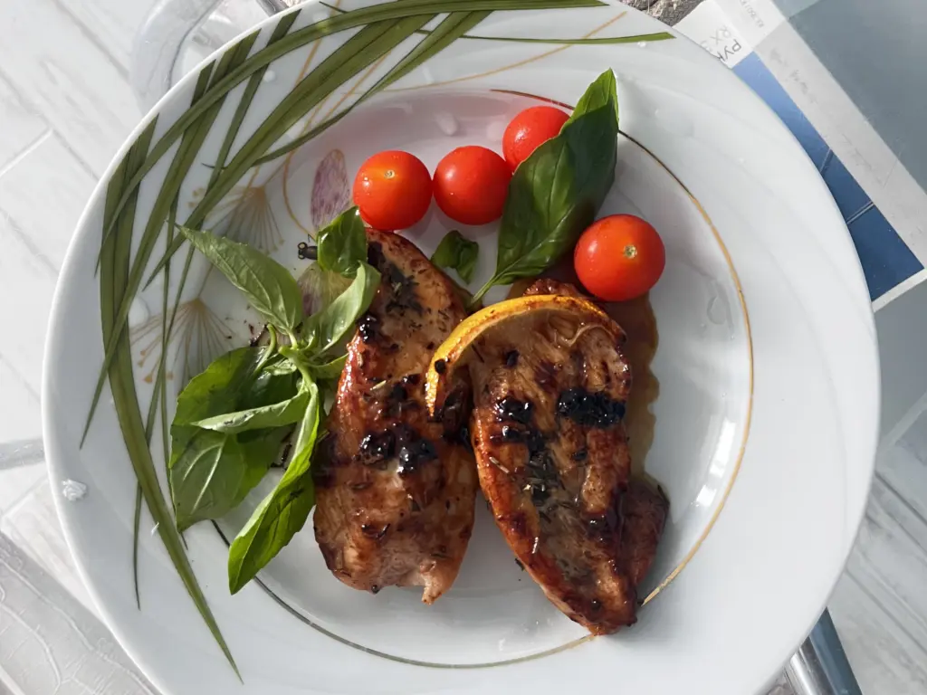 Кавказский рецепт: курица, тающая во рту с нежным сметанным соусом