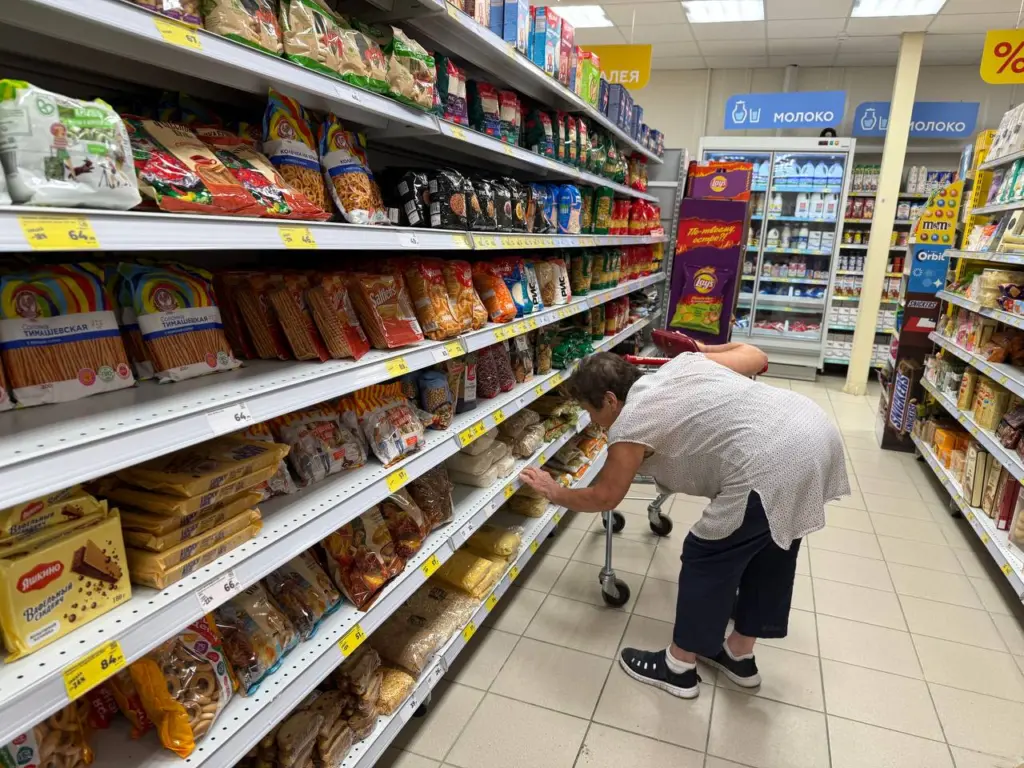Магазины начинают убирать товары: какие продукты исчезнут с полок с июня 2026 года