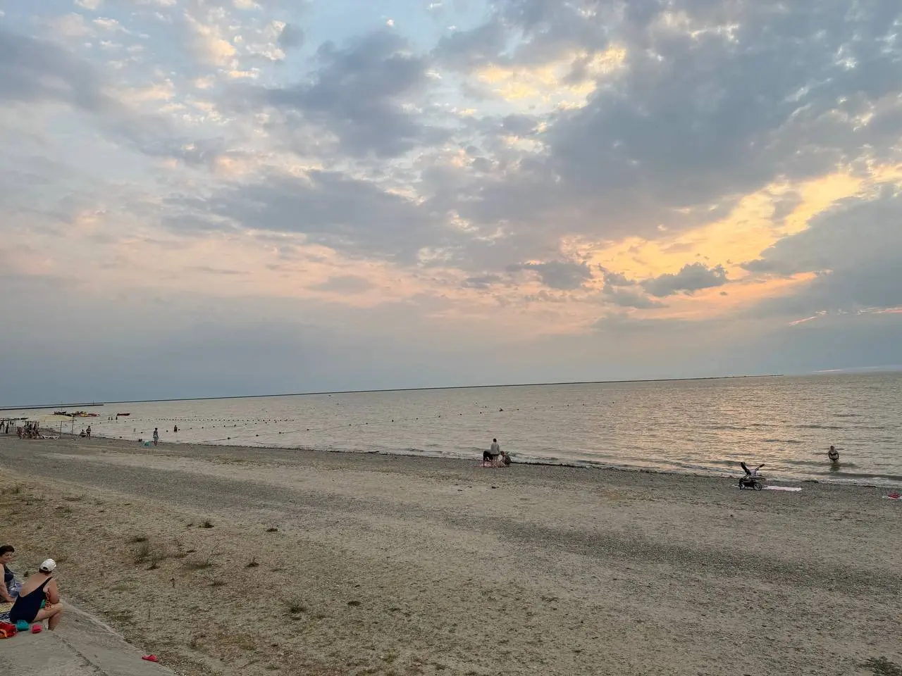 Стыдно признаваться, но бюджетно: 3 недорогих курорта Чёрного моря для отдыха — все подробности без прикрас