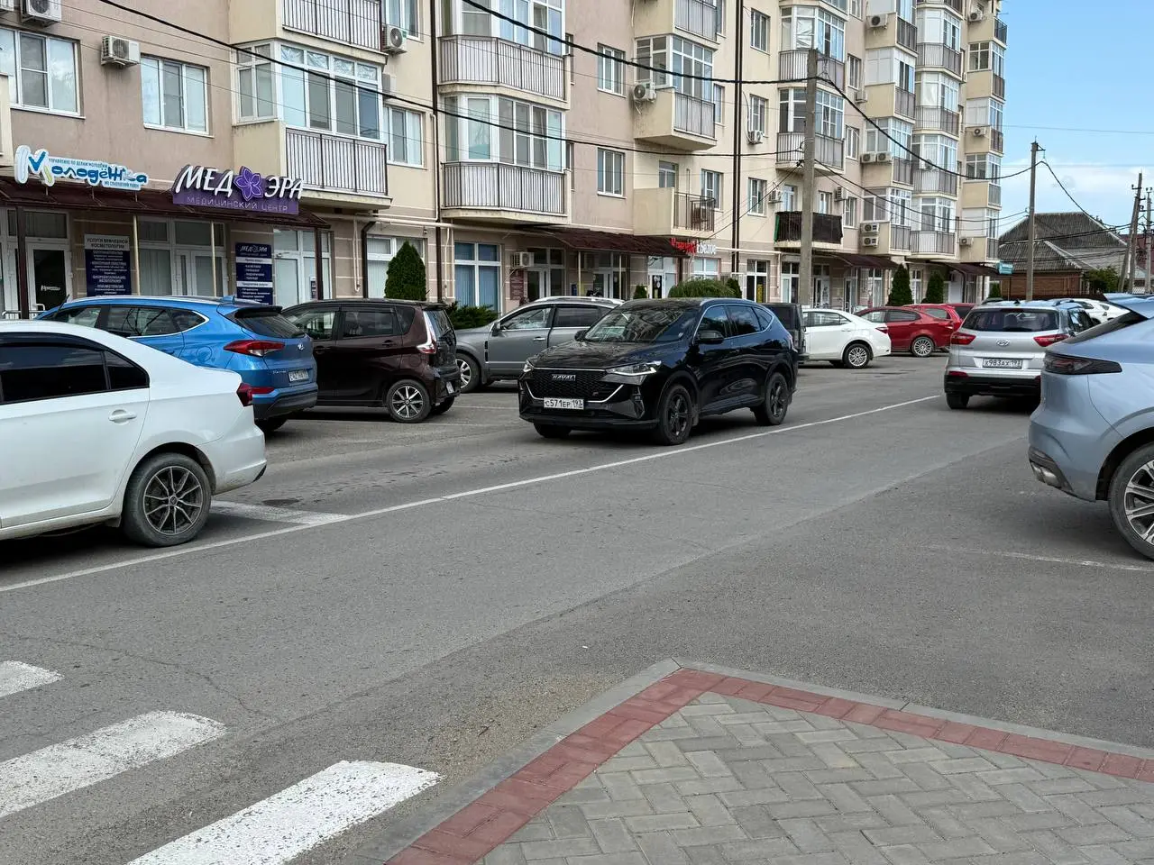 ГАИ разрешила парковку на местах для инвалидов без знака, но с разметкой — штрафов не будет